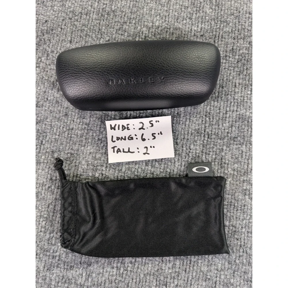 Oakley Black Hard Clamshell Case and Soft Wiping Pouch